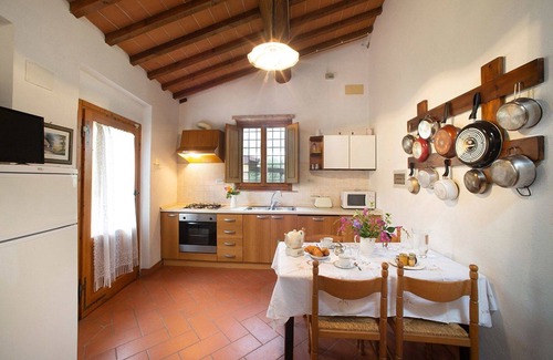 Scandicci Apartment | Lovely apartment for 4 guests with pool, WIFI and TV, close to Florence