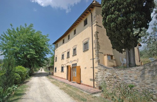 Scandicci Apartment | Lovely apartment for 4 guests with pool, WIFI and TV, close to Florence