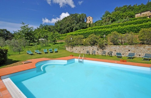 Capolona Apartment | Lovely apartment for 4 people with pool, WIFI, TV, panoramic view and parking, close to Arezzo