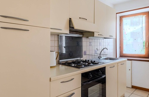 Claino Con Osteno Apartment | Lovely apartment for 4 guests with WIFI, TV, pets allowed and parking