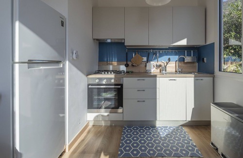 Nervi Apartment | Lovely apartment for 4 people with A/C, WIFI, TV and balcony