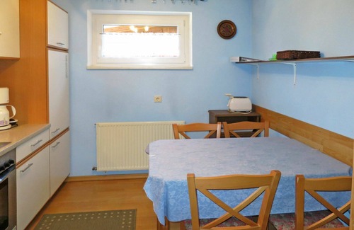 Pettneu am Arlberg Apartment | Lovely apartment for 5 guests with WIFI, TV and terrace