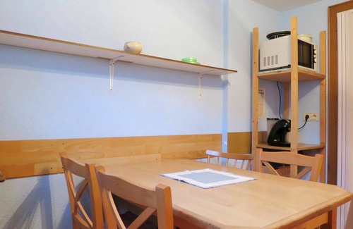 Pettneu am Arlberg Apartment | Lovely apartment for 5 guests with WIFI, TV and terrace