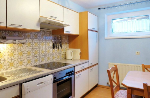 Pettneu am Arlberg Apartment | Lovely apartment for 5 guests with WIFI, TV and terrace