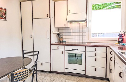 Vira Apartment | Lovely apartment for 5 guests with WIFI, pool, TV and patio