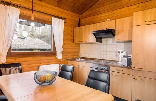 Schoenecken Apartment | Lovely apartment for 6 guests with WIFI, TV, patio and pets allowed