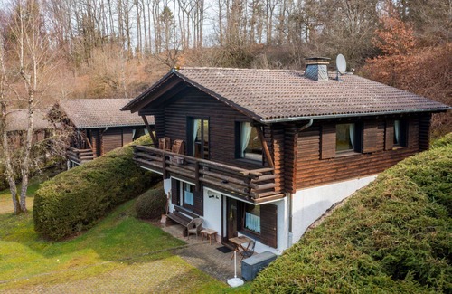 Schoenecken Apartment | Lovely apartment for 6 guests with WIFI, TV, patio and pets allowed