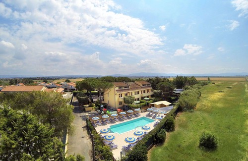 Marina di Cecina Apartment | Lovely apartment for 6 guests with pool, WIFI, A/C, TV, patio and pets allowed