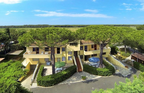 Marina di Cecina Apartment | Lovely apartment for 6 guests with pool, WIFI, A/C, TV, patio and pets allowed