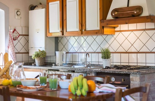 Peccioli Apartment | Lovely apartment for 6 people with pool, A/C, WIFI, TV, pets allowed and panoramic view