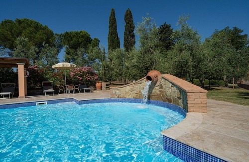 Peccioli Apartment | Lovely apartment for 6 people with pool, A/C, WIFI, TV, pets allowed and panoramic view