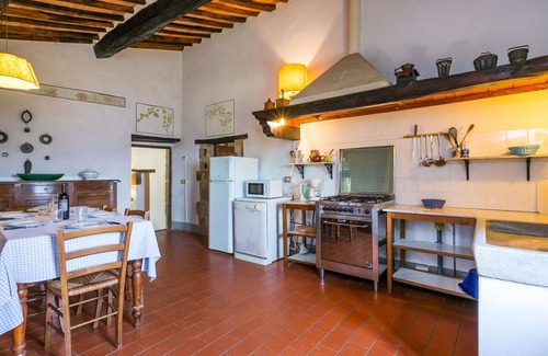 Pescia Apartment | Lovely apartment for 6 guests with WIFI, pool, TV, patio and pets allowed