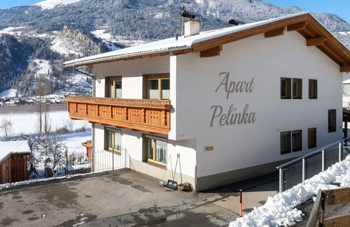 Prutz Apartment | Lovely apartment for 6 people with WIFI, TV, patio, pets allowed and parking
