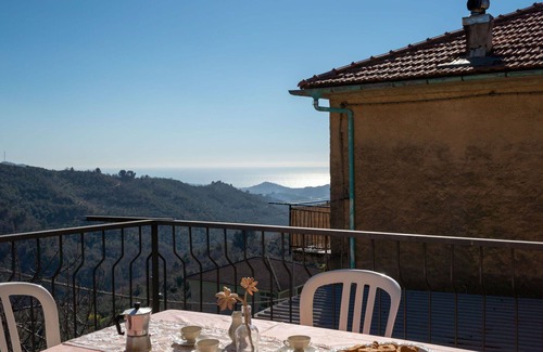 Vasia Apartment | Lovely apartment for 7 guests with WIFI, TV, terrace, pets allowed and panoramic view