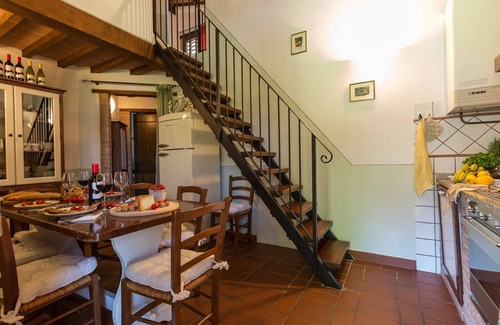 Peccioli Apartment | Lovely apartment for 7 guests with pool, A/C, WIFI, TV, pets allowed and panoramic view