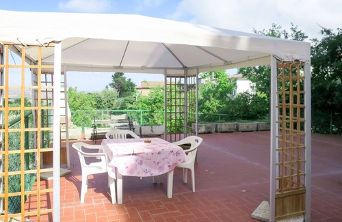 Paciano Apartment | Lovely apartment for 7 guests with WIFI, pool, TV, patio and pets allowed