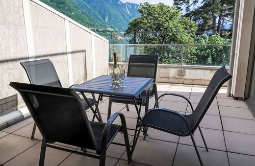 Montreux Apartment | Lovely apartment for 7 people with A/C, WIFI, pool, TV, terrace and panoramic view
