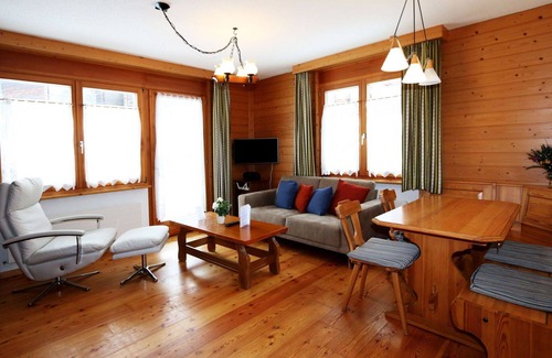 Saas-Fee Apartment | Lovely apartment for 4 guests with WIFI, TV, balcony and pets allowed