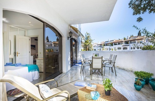 Elviria Apartment | Lovely apartment for 4 guests with pool, A/C, WIFI, TV and terrace