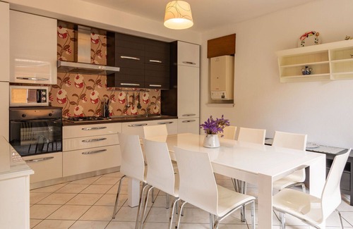 Castello Apartment | Lovely apartment for 8 guests with WIFI, TV, balcony and pets allowed