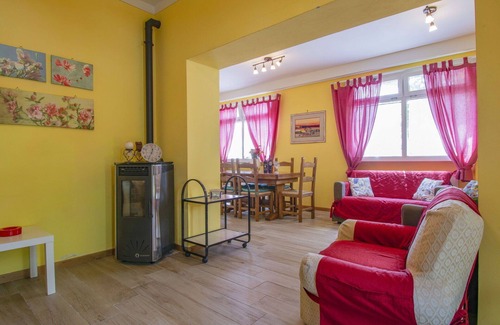 Marliana Apartment | Lovely apartment for 7 guests with WIFI, pool, TV, terrace and pets allowed