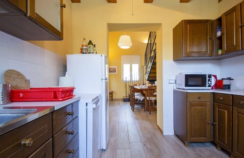 Marliana Apartment | Lovely apartment for 8 people with WIFI, pool, TV, terrace and pets allowed