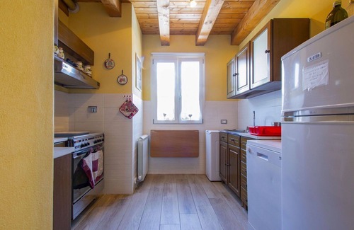 Marliana Apartment | Lovely apartment for 8 people with WIFI, pool, TV, terrace and pets allowed