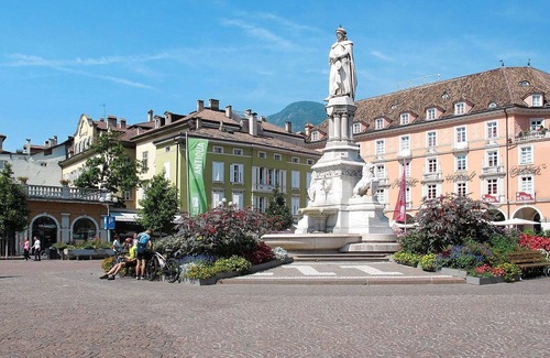 Casola Apartment | Lovely apartment for 4 people with balcony, pets allowed and parking