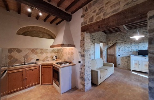 Poggibonsi Apartment | Lovely apartment for 6 guests with A/C, WIFI, pool, TV and panoramic view, close to San Gimignano