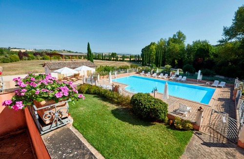 San Brizio Apartment | Lovely apartment for 4 people with pool, WIFI, TV, balcony and pets allowed, close to Spoleto
