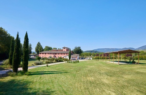 San Brizio Apartment | Lovely apartment for 4 people with pool, WIFI, TV, balcony and pets allowed, close to Spoleto