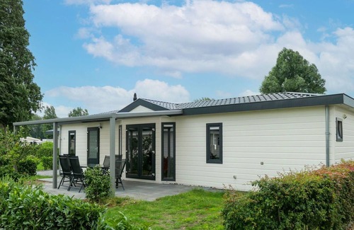 Dordtse Biesbosch Apartment | Lovely apartment for 6 people with WIFI, TV, terrace and parking