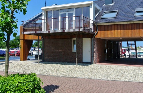 Uitgeest Apartment | Lovely apartment for 4 people with WIFI, TV, balcony, pets allowed and parking