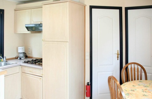 Les Cabanes de Fleury House | Lovely apartment in villa with WIFI, pool, A/C, TV, terrace, pets allowed and parking