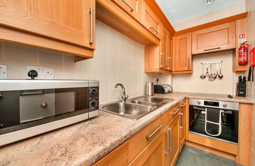 Thirsk Apartment | Lovely apartment for 4 guests with pool, hot tub, WIFI and terrace