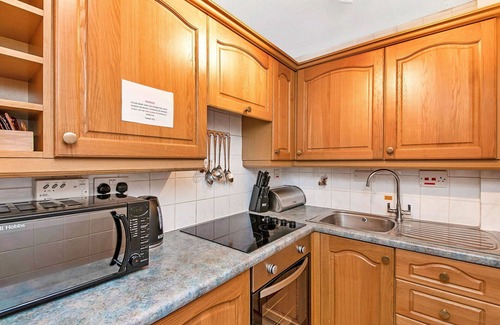 Thirsk Apartment | Lovely apartment for 6 people with pool, hot tub, WIFI and terrace