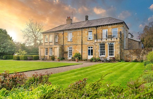 Thirsk Apartment | Lovely apartment for 6 people with pool, hot tub, WIFI and terrace