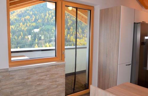 Sankt Anton am Arlberg Villa | Lovely apartment in villa for 5 guests with WIFI, TV, balcony and pets allowed