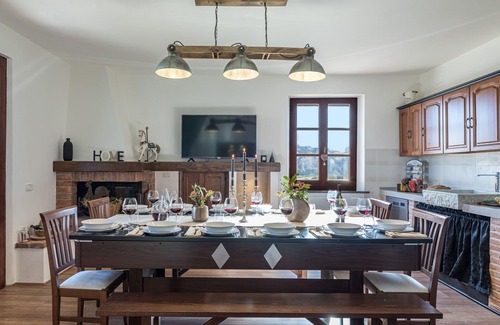 Po' Bandino Villa | Lovely apartment in villa for 5 guests with A/C, pool, hot tub, WIFI, TV, patio and panoramic view