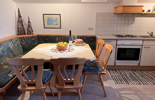 Hollersbach im Pinzgau Villa | Lovely apartment in villa for 6 guests with WIFI, TV, balcony and panoramic view