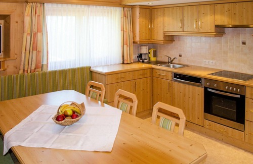 Kappl Villa | Lovely apartment in villa for 17 people with WIFI, TV and terrace