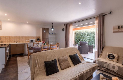 Prunelli-di-Fiumorbo Villa | Lovely apartment in villa for 7 people with WIFI, A/C, pool, TV and terrace