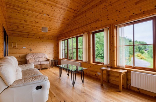 East Lewiston House | Lovely apartment in villa for 6 guests with WIFI, TV, patio and panoramic view