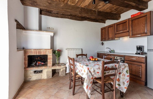 Arcidosso House | Lovely apartment in villa for 2 guests with patio, pets allowed and panoramic view