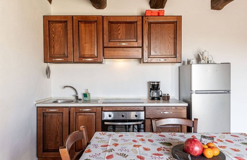 Arcidosso House | Lovely apartment in villa for 2 guests with patio, pets allowed and panoramic view