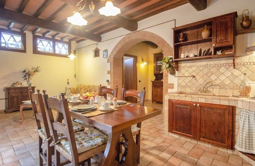 Poggiarello Villa | Lovely apartment in villa with pool, WIFI, TV, terrace and pets allowed, close to San Gimignano