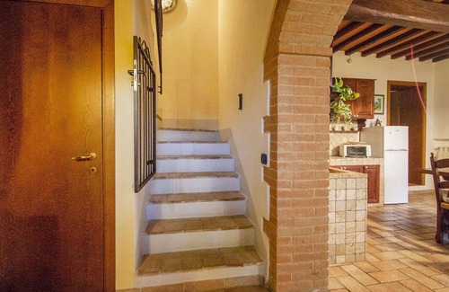 Poggiarello Villa | Lovely apartment in villa with pool, WIFI, TV, terrace and pets allowed, close to San Gimignano