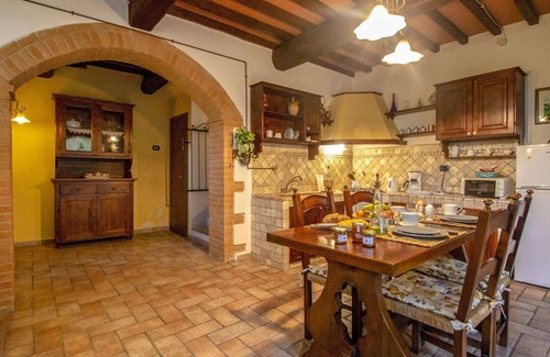 Poggiarello Villa | Lovely apartment in villa with pool, WIFI, TV, terrace and pets allowed, close to San Gimignano