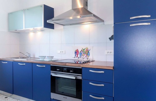 Plozevet House | Lovely apartment in villa for 6 people with TV, terrace and pets allowed