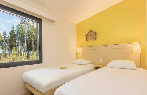 Hattigny House | Lovely apartment in villa for 4 people with WIFI, pool, TV and terrace